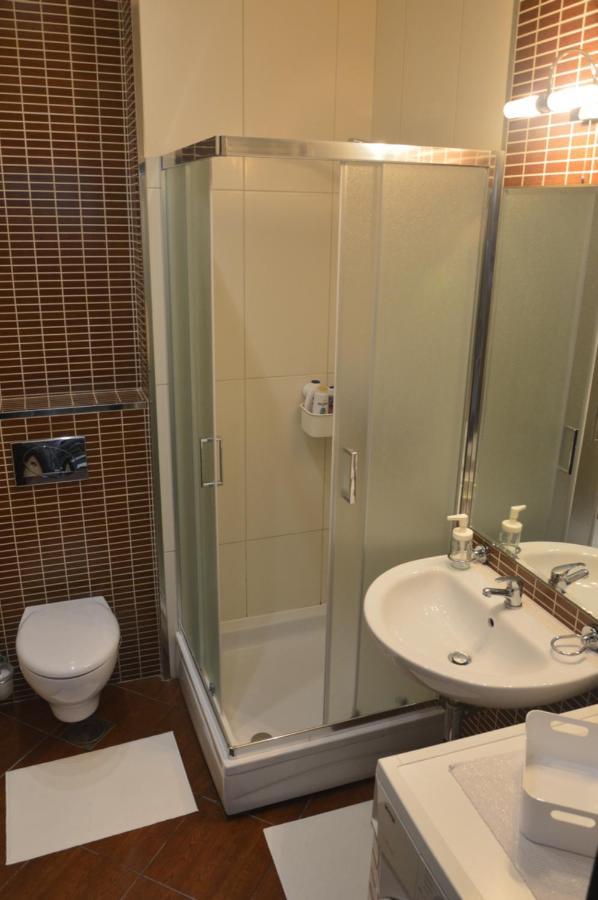 Teodora Lux Apartman Free Privat Parking Apartamento Novi Sad Exterior foto