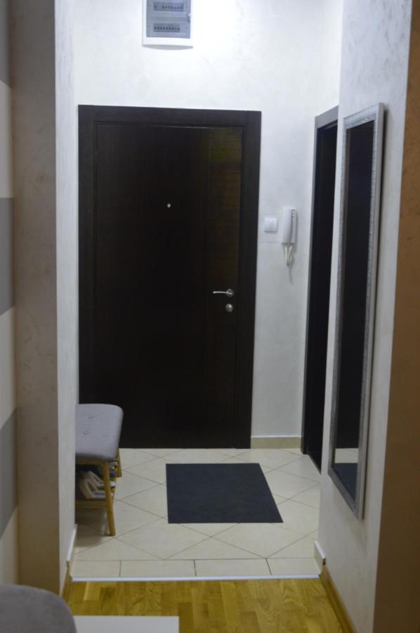 Teodora Lux Apartman Free Privat Parking Apartamento Novi Sad Exterior foto