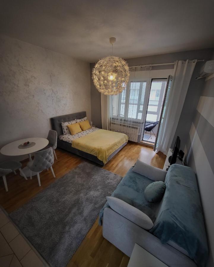 Teodora Lux Apartman Free Privat Parking Apartamento Novi Sad Exterior foto